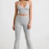 Pantaloni evazați cu tiv pliat din tricot gros, în culoarea gri melanj Pantaloni evazați cu tiv pliat din tricot gros, în culoarea gri melanj