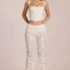 Pantaloni evazați din dantelă transparentă, cu talie medie, model Calista, culoare ivoriu Pantaloni evazați din dantelă transparentă, cu talie medie, model Calista, culoare ivoriu