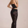 Pantaloni evazați din dantelă transparentă, cu talie medie, model Calista, negri Pantaloni evazați din dantelă transparentă, cu talie medie, model Calista, negri