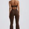 Pantaloni evazați din jersey periat, cu volane, în culoarea Pecan Marl Pantaloni evazați din jersey periat, cu volane, în culoarea Pecan Marl