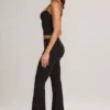 Pantaloni evazați Patsy Modal cu talie medie, negri