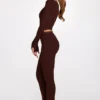 Pantaloni evazați Philippa din modal, cu talie medie, în culoarea ciocolată Pantaloni evazați Philippa din modal, cu talie medie, în culoarea ciocolată
