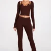 Pantaloni evazați Philippa din modal, cu talie medie, în culoarea ciocolată Pantaloni evazați Philippa din modal, cu talie medie, în culoarea ciocolată