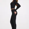 Pantaloni evazați Philippa din modal, cu talie medie, în culoarea neagră Pantaloni evazați Philippa din modal, cu talie medie, în culoarea neagră