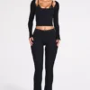 Pantaloni evazați Philippa din modal, cu talie medie, în culoarea neagră Pantaloni evazați Philippa din modal, cu talie medie, în culoarea neagră