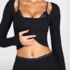 Pantaloni evazați Philippa din modal, cu talie medie, în culoarea neagră Pantaloni evazați Philippa din modal, cu talie medie, în culoarea neagră