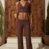 Pantaloni evazați Selara cu talie medie în culoarea bronz Pantaloni evazați Selara cu talie medie în culoarea bronz