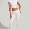 Pantaloni Hollis cu talie medie și croi drept, în culoarea albă Pantaloni Hollis cu talie medie și croi drept, în culoarea albă