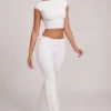 Pantaloni Hollis cu talie medie și croi drept, în culoarea albă Pantaloni Hollis cu talie medie și croi drept, în culoarea albă