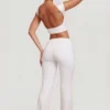 Pantaloni Hollis cu talie medie și croi drept, în culoarea albă Pantaloni Hollis cu talie medie și croi drept, în culoarea albă