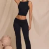 Pantaloni Hollis cu talie medie și croi drept, negri Pantaloni Hollis cu talie medie și croi drept, negri