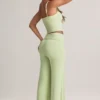 Pantaloni largi cu pliu Melida din modal, în culoarea verde salvie Pantaloni largi cu pliu Melida din modal, în culoarea verde salvie