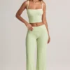 Pantaloni largi cu pliu Melida din modal, în culoarea verde salvie Pantaloni largi cu pliu Melida din modal, în culoarea verde salvie