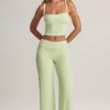 Pantaloni largi cu pliu Melida din modal, în culoarea verde salvie Pantaloni largi cu pliu Melida din modal, în culoarea verde salvie