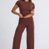 Pantaloni Nour Tall Mid Rise Wide Leg în culoarea ciocolată Pantaloni Nour Tall Mid Rise Wide Leg în culoarea ciocolată