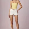 Pantaloni scurți Beata cu talie înaltă și croi în A, spălare Ecru Pantaloni scurți Beata cu talie înaltă și croi în A, spălare Ecru