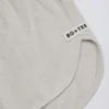 Pantaloni scurți cu talie medie și detalii cu nasturi, în culoarea gri deschis Pantaloni scurți cu talie medie și detalii cu nasturi, în culoarea gri deschis