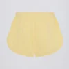 Pantaloni scurți cu talie medie și detalii cu nasturi, în culoarea lămâie Pantaloni scurți cu talie medie și detalii cu nasturi, în culoarea lămâie
