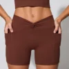 Pantaloni scurți cu talie răsucită și buzunare, maro Pantaloni scurți cu talie răsucită și buzunare, maro