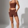 Pantaloni scurți cu talie răsucită și buzunare, maro Pantaloni scurți cu talie răsucită și buzunare, maro