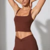 Pantaloni scurți cu talie răsucită și buzunare, maro Pantaloni scurți cu talie răsucită și buzunare, maro