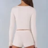Pantaloni scurți din tricot Amoura, talie medie, culoare ivoriu Pantaloni scurți din tricot Amoura, talie medie, culoare ivoriu