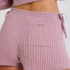 Pantaloni scurți din tricot cu nervuri, cu cordon, în nuanța mov Pantaloni scurți din tricot cu nervuri, cu cordon, în nuanța mov