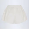 Pantaloni scurți Elsie din poplin de bumbac cu nod în față, de culoare albă Pantaloni scurți Elsie din poplin de bumbac cu nod în față, de culoare albă