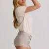 Pantaloni scurți Lanori cu talie joasă, în culoarea ecru Pantaloni scurți Lanori cu talie joasă, în culoarea ecru