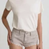 Pantaloni scurți Lanori cu talie joasă, în culoarea ecru Pantaloni scurți Lanori cu talie joasă, în culoarea ecru