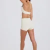 Pantaloni scurți mini cu talie înaltă, culoare crem Pantaloni scurți mini cu talie înaltă, culoare crem