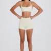 Pantaloni scurți mini cu talie înaltă, culoare crem Pantaloni scurți mini cu talie înaltă, culoare crem
