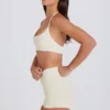 Pantaloni scurți mini cu talie înaltă, culoare crem Pantaloni scurți mini cu talie înaltă, culoare crem