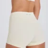 Pantaloni scurți mini cu talie înaltă, culoare crem Pantaloni scurți mini cu talie înaltă, culoare crem