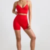 Pantaloni scurți mini cu talie înaltă Define Luxe în roșu Pantaloni scurți mini cu talie înaltă Define Luxe în roșu