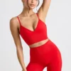 Pantaloni scurți mini cu talie înaltă Define Luxe în roșu Pantaloni scurți mini cu talie înaltă Define Luxe în roșu