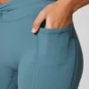 Pantaloni scurți mini cu talie răsucită și buzunare, în albastru piatră Pantaloni scurți mini cu talie răsucită și buzunare, în albastru piatră