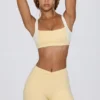 Pantaloni scurți mini cu volane în marl de culoare lămâie Pantaloni scurți mini cu volane în marl de culoare lămâie