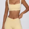Pantaloni scurți mini cu volane în marl de culoare lămâie Pantaloni scurți mini cu volane în marl de culoare lămâie