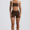 Pantaloni scurți mini cu volane în marl de nucă pecan Pantaloni scurți mini cu volane în marl de nucă pecan