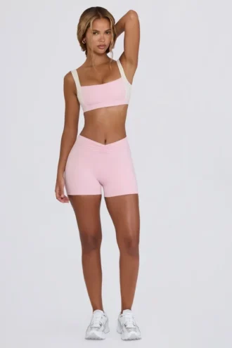 Pantaloni scurți mini cu volane în marl roz pal Pantaloni scurți mini cu volane în marl roz pal