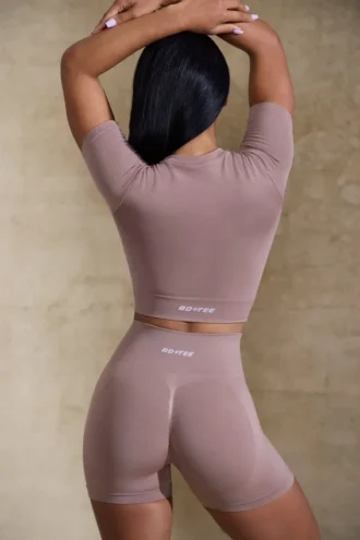 Pantaloni scurți mini Define Luxe cu talie înaltă, în culoarea Mocha Pantaloni scurți mini Define Luxe cu talie înaltă, în culoarea Mocha
