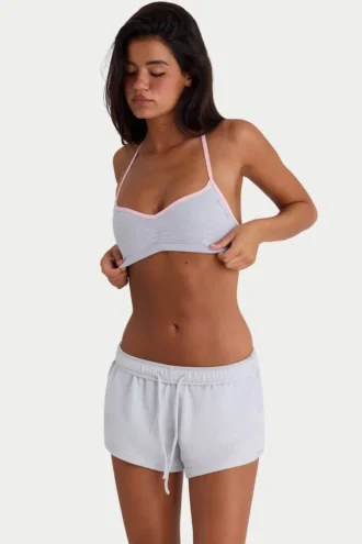 Pantaloni scurți mini din jersey periat, cu talie elastică, în culoarea gri ceață Pantaloni scurți mini din jersey periat, cu talie elastică, în culoarea gri ceață