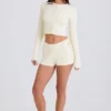 Pantaloni scurți mini din tricot cu nervuri și cordon, de culoare crem Pantaloni scurți mini din tricot cu nervuri și cordon, de culoare crem