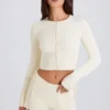 Pantaloni scurți mini din tricot cu nervuri și cordon, de culoare crem Pantaloni scurți mini din tricot cu nervuri și cordon, de culoare crem