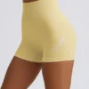 Pantaloni scurți mini fără cusături Super Sculpt în galben unt Pantaloni scurți mini fără cusături Super Sculpt în galben unt