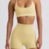 Pantaloni scurți mini fără cusături Super Sculpt în galben unt Pantaloni scurți mini fără cusături Super Sculpt în galben unt