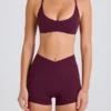 Pantaloni scurți mini Soft Active cu talie în V și buzunare, în culoarea burgund Pantaloni scurți mini Soft Active cu talie în V și buzunare, în culoarea burgund