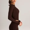 Pantaloni scurți mulati Noor Modal cu talie înaltă, în culoarea ciocolată Pantaloni scurți mulati Noor Modal cu talie înaltă, în culoarea ciocolată