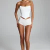 Pantaloni scurți Sabrine din jersey elastic, cu talie joasă, în culoarea albă Pantaloni scurți Sabrine din jersey elastic, cu talie joasă, în culoarea albă